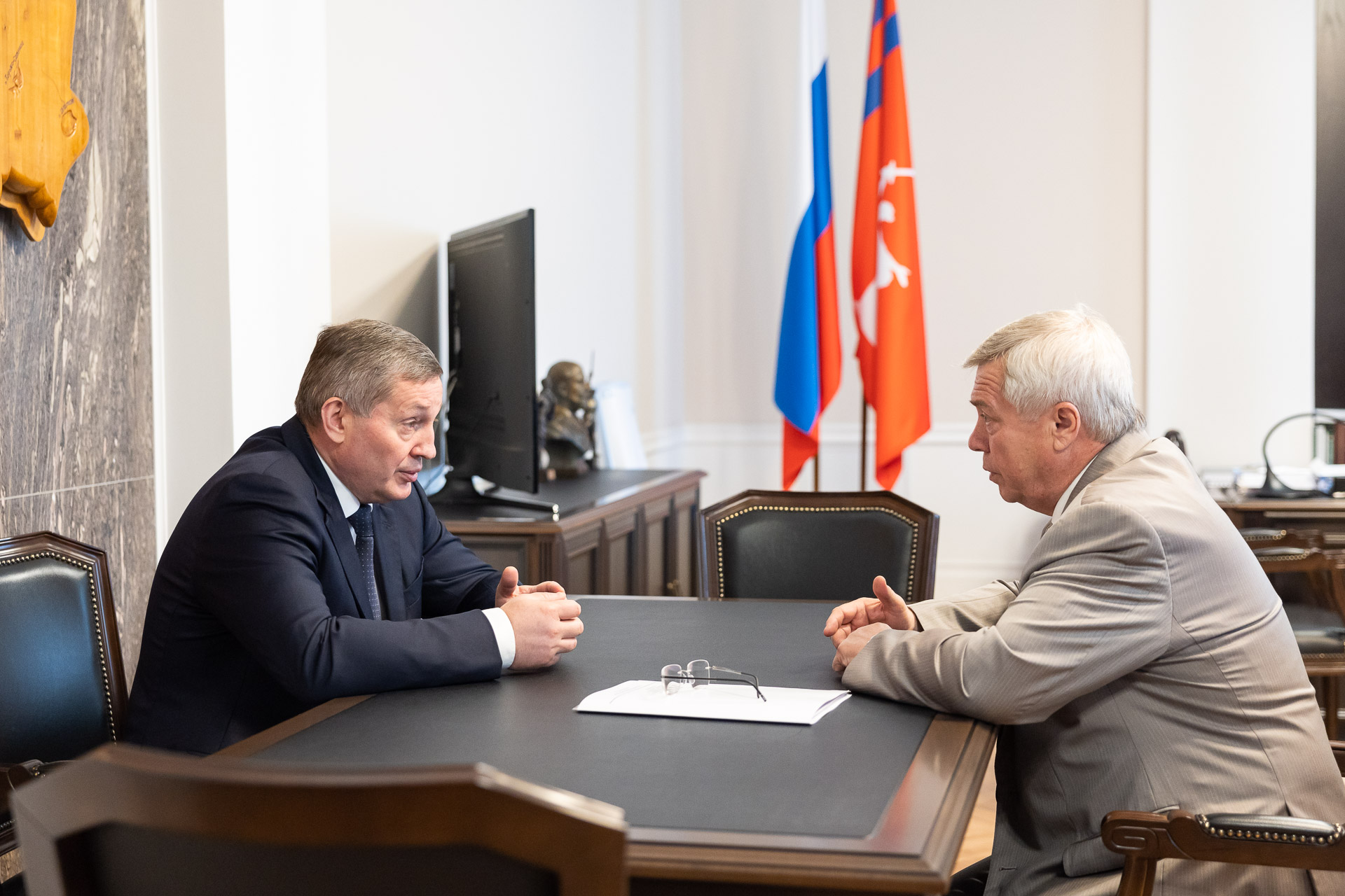 Андрей Бочаров и Василий Голубев провели рабочую встречу в Волгограде
