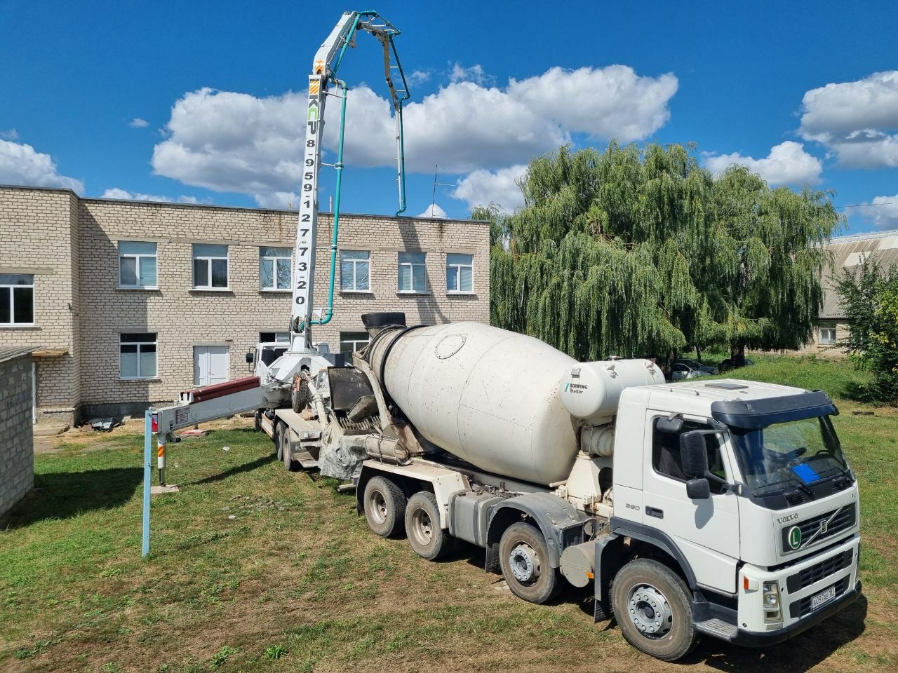 Волгоградские специалисты приступили к предпоследнему этапу ремонта крыши в школе Красного Октября подшефного района ЛНР