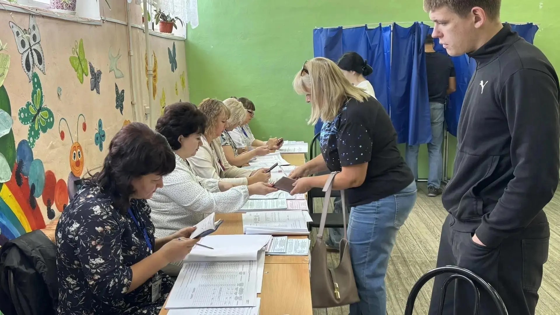 За прозрачностью выборов в Котельниковском районе следят  32 независимых наблюдателя. 