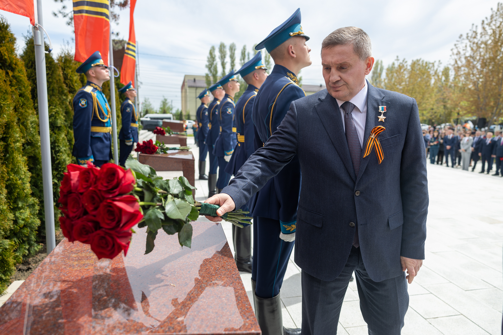 «Рубеж Сталинградской доблести»: у подножия Мамаева кургана открыли мемориальную зону