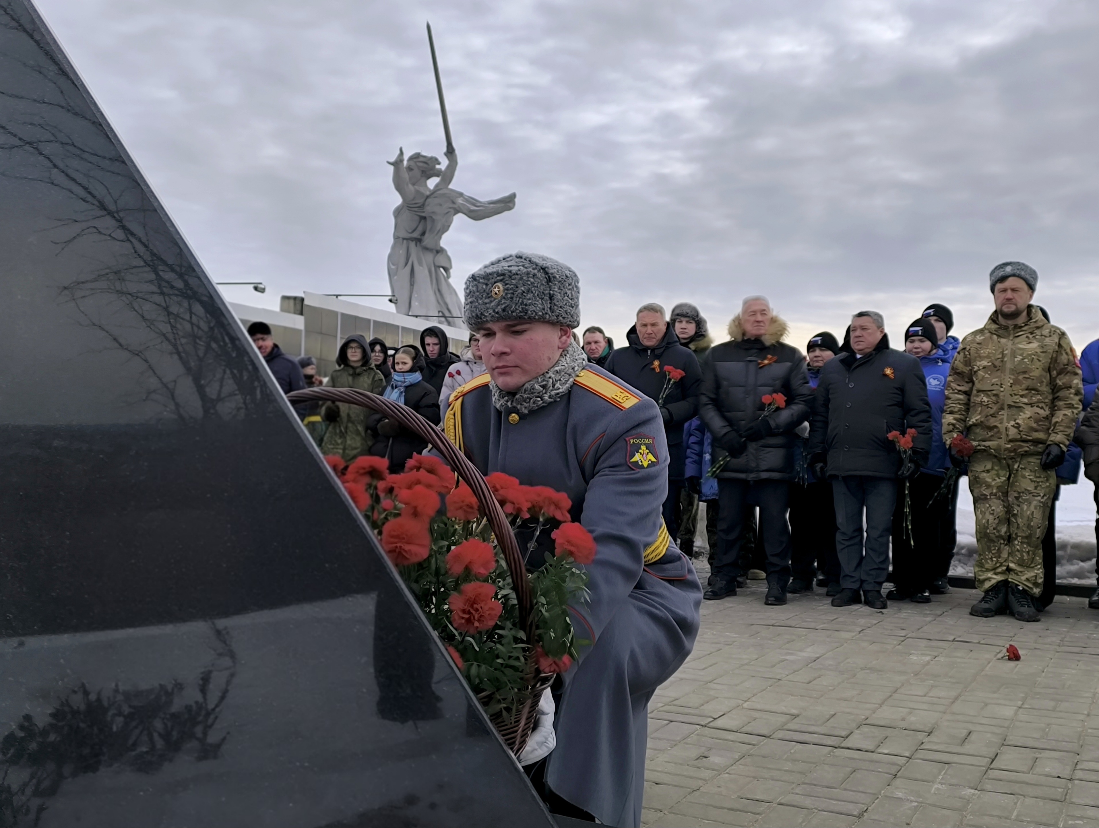 Памятник «Ямальским солдатам – защитникам Сталинграда» открыли на Мамаевом кургане
