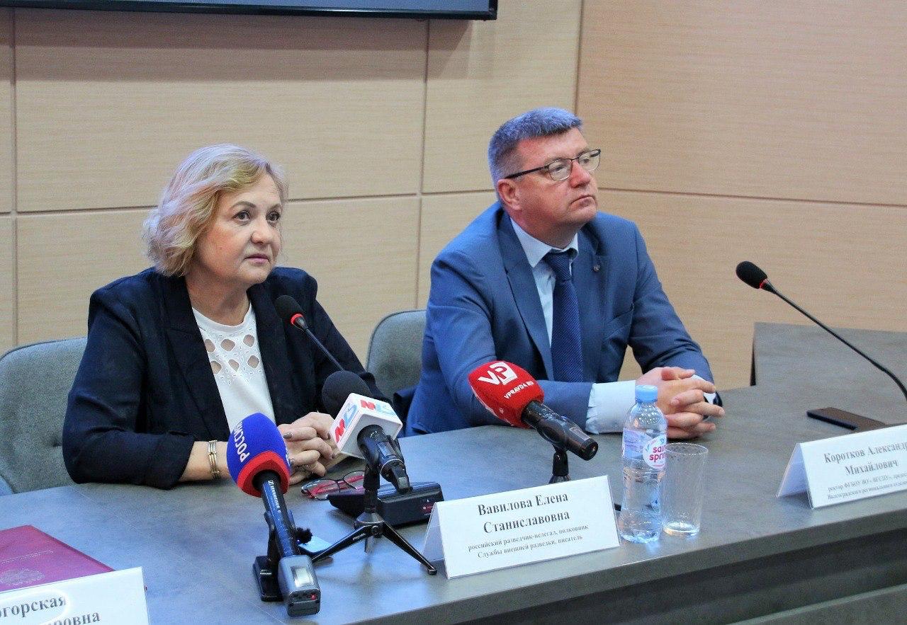 25 лет под чужим именем: о чем волгоградцам рассказала полковник службы внешней разведки в отставке